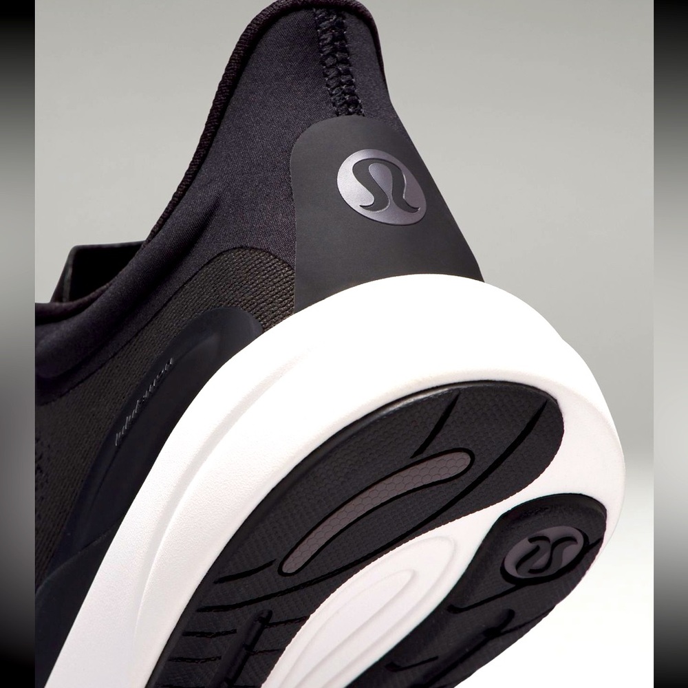 Lululemon W chargefeel workout low 2 NIB NWT! Size 9 wmns
